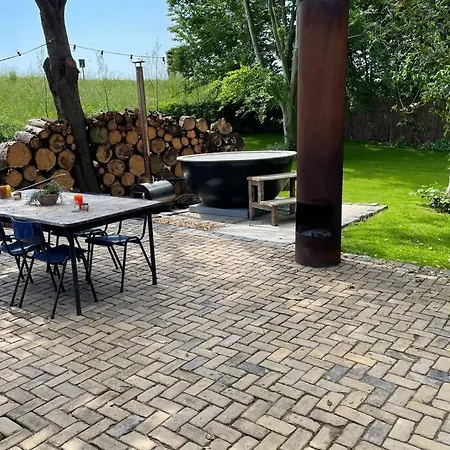 Bij Tante Hanneke's Voorhuus, Met Hottub Optie * Maasbommel